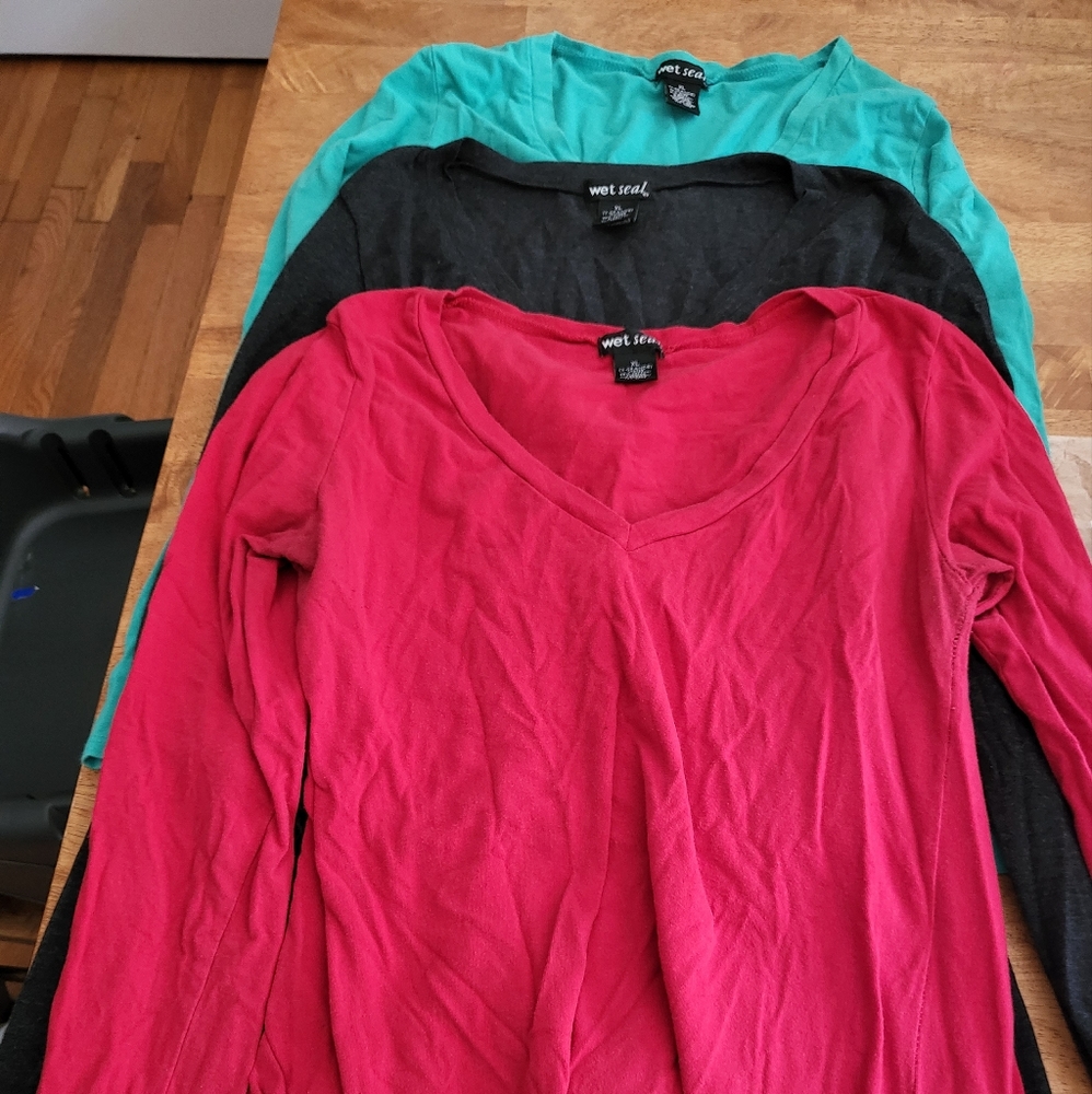 Wet Seal long sleeve T bundle